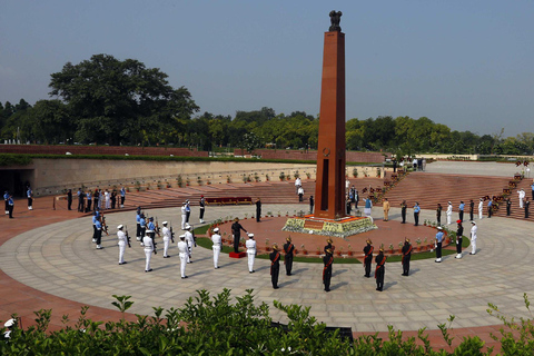 Delhi: India Gate & National War Memorial Walking Tour Walking Tour with Meeting Point