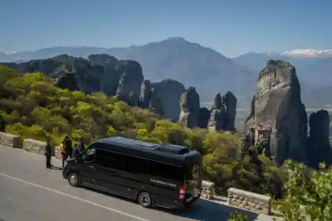 De Atenas: Viagem de 1 dia a Meteora com transporte e hotel