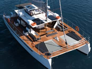 Santorini: Catamaran Caldera Cruise with Meal and Drinks