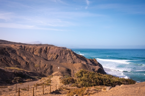 Aprende a surfear en las playas de arena blanca del sur de FuerteventuraCurso de surf de 3 días en las interminables playas de Fuerte incl. recogida