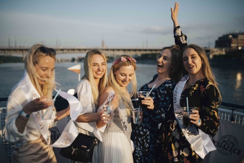 Varsovie: Boat Party avec boissons à volonté et entrée au club VIP