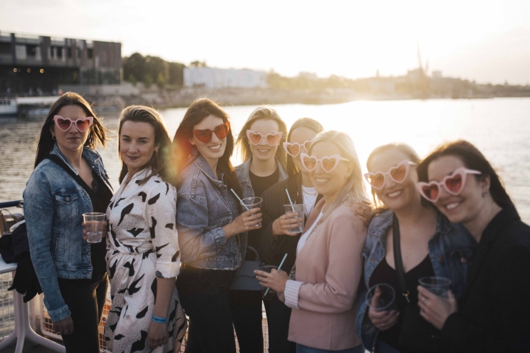 Warszawa: Impreza na łodzi i wstęp VIP do klubu