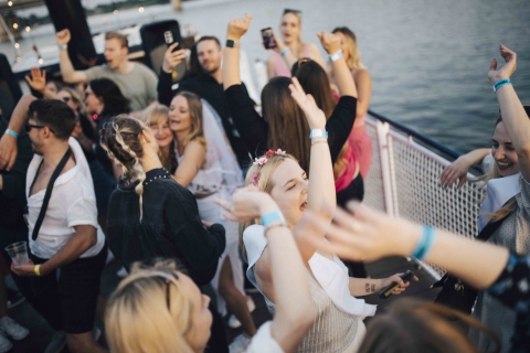 Varsovia: fiesta en barco con bebidas ilimitadas y entrada al club VIP