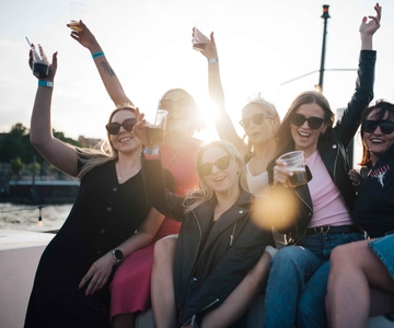 Warsaw: Boat Party with Unlimited Drinks &VIP Club Entrance