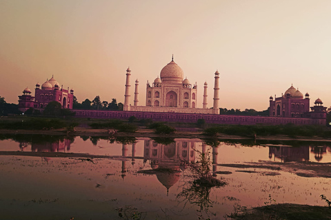 Taj Mahal, Agra: Excursão ao nascer do sol saindo de Nova Délhi de carroCarro + guia + ingressos + almoço