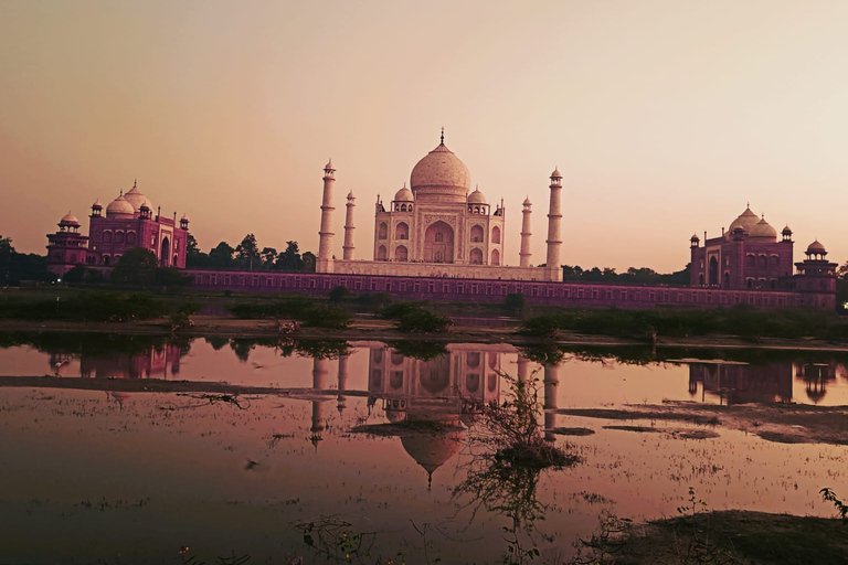 Taj Mahal, Agra: Excursão ao nascer do sol saindo de Nova Délhi de carroCarro + guia + ingressos + almoço