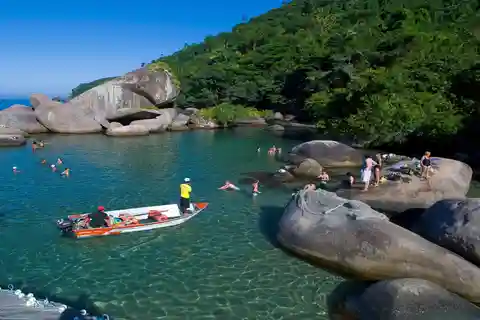 Paraty: Passeio Enseada da Trindade com Praia do Cepilho e Caminhada