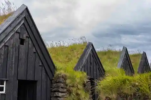 Den gamla torvgården vid Keldur: Vill du resa tillbaka i tiden?