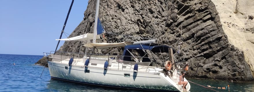 Adamantas : croisière en voilier à Kleftiko avec repas et pauses baignade