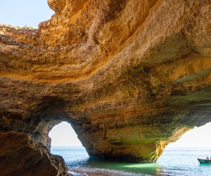 Armação de Pêra: passeio de barco pelas grutas de Benagil e praias secretas