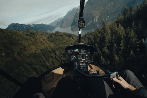 Vancouver: Passeios de helicóptero pelo interior do país com serviço de busca no hotel às 10h30 MIN Passeio de helicóptero pelo interior do país com serviço de busca no hote