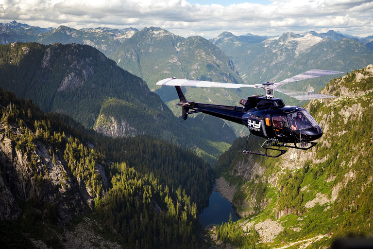 Vancouver: Passeios de helicóptero pelo interior do país com serviço de busca no hotel às 10h30 MIN Passeio de helicóptero pelo interior do país com serviço de busca no hote