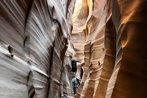 From Escalante: Zebra Slot Canyon Guided Tour and Hike