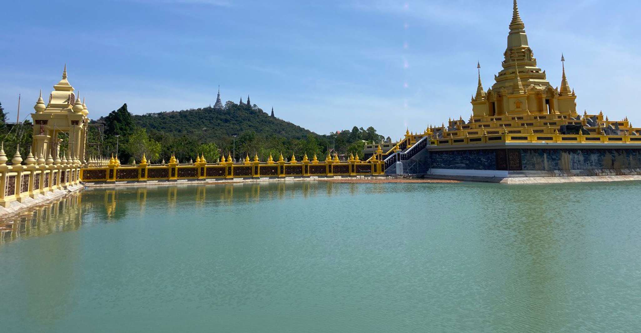 From Phnom Penh, Oudongk Mountain and Koh Chen Island Tour - Housity