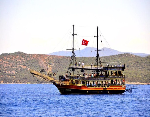 Visit Bodrum Pirate Boat Trip with BBQ Lunch and Optional Pickup in Kos Adası