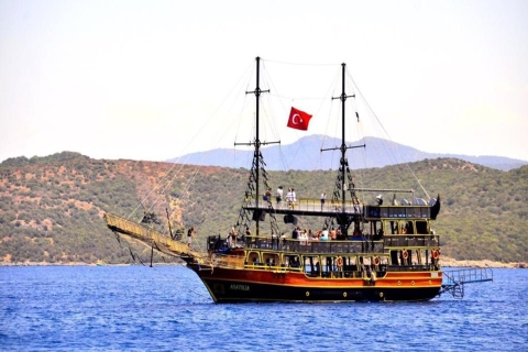 Bodrum: Piratenbootsfahrt mit BBQ MittagessenBodrum Piratenbootfahrt mit Hotelabholung