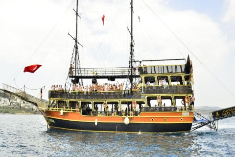 Bodrum: Piratenbootsfahrt mit BBQ MittagessenBodrum Piratenbootfahrt mit Hotelabholung