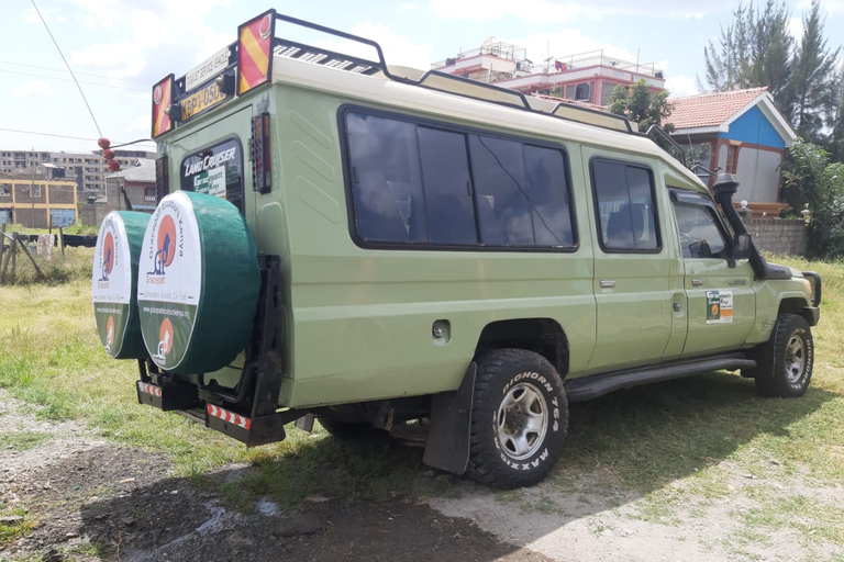 Masai Mara Transfer From Nairobi on 4X4 Land Cruiser Jeep