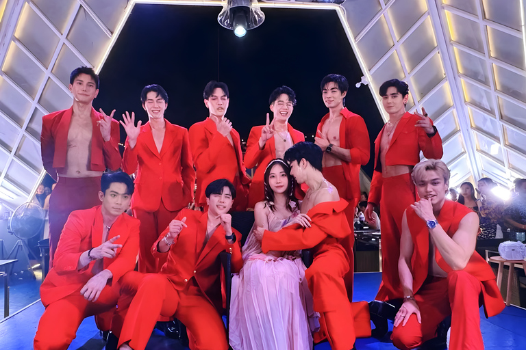 Pattaya: Oosterse Carnaval Dinner Cruise Cabaret Show BuffetOriental Princess Haïtiaanse Rendez-Vous VIP zitplaatsen