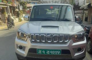 Pokhara: Privater Transfer nach Kathmandu mit Auto, Jeep & Hiace