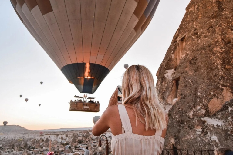 Cappadoce : Excursion photo au lever du soleil en montgolfièreExcursion photo au lever du soleil en montgolfière