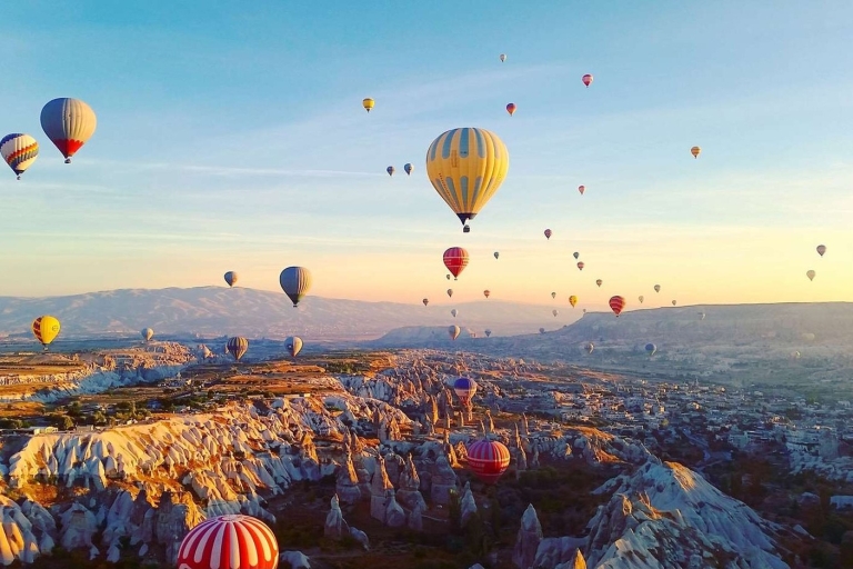 Cappadoce : Excursion photo au lever du soleil en montgolfièreExcursion photo au lever du soleil en montgolfière