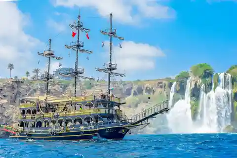 Antalya: Öğle Yemeği ve Karşılama ile Lara Korsan Tekne Turu