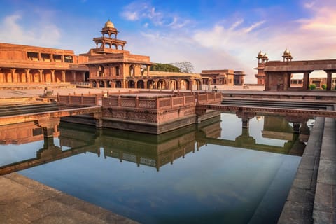 From Delhi: Private Taj mahal and Fatehpur Sikri Tour by Car