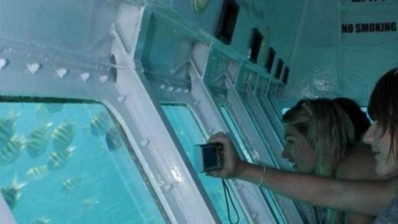 Roatán: Experiencia semi submarina en barco con fondo de cristal