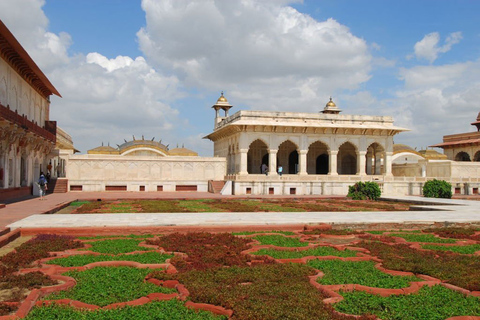 Z Delhi: Wycieczka samochodem do Taj Mahal i fortu Agra o wschodzie słońcaWycieczka z opłatą za wstęp i śniadaniem