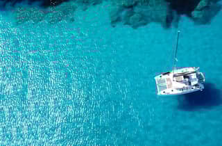 Nizza: Riviera Bootsparty auf einem Luxus-Katamaran