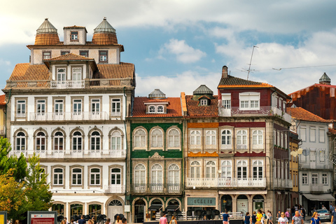 Porto: Guimarães i Braga Tour z biletami wstępu i lunchemZ Porto: Guimarães i Braga Tour z wejściem do zabytków