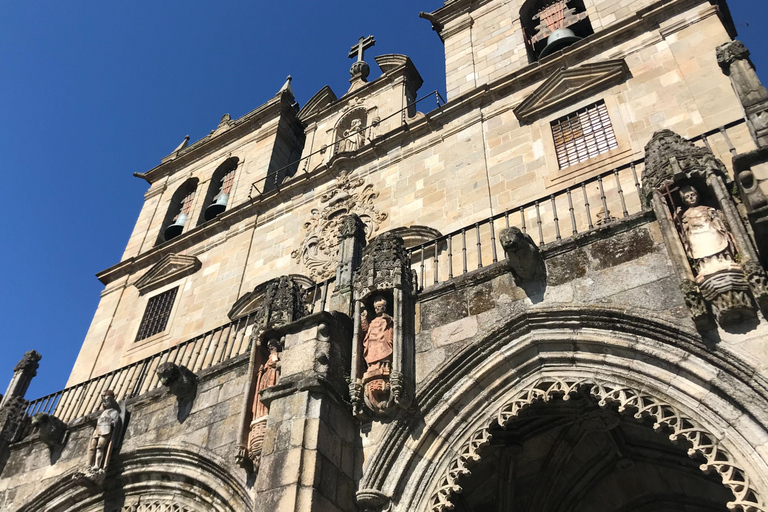 Ab Porto: Guimarães & Braga - Tour mit Tickets & MittagessenAb Porto: Guimarães & Braga Tour mit Eintritt zu Denkmälern