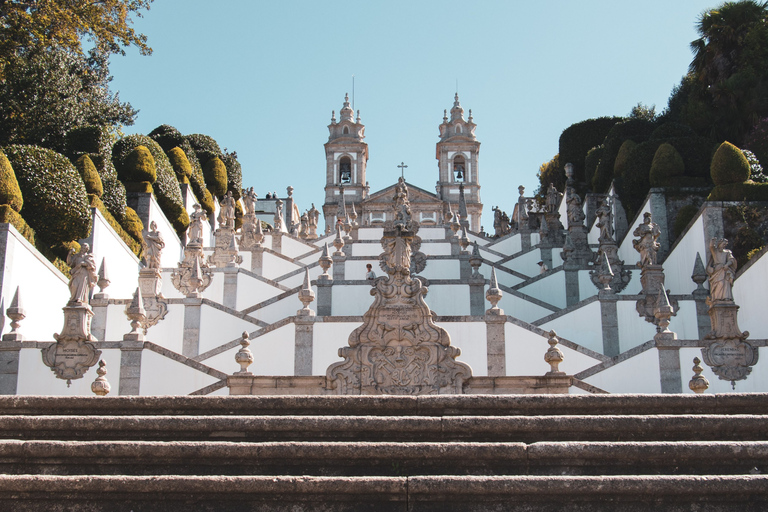 Porto: Guimarães i Braga Tour z biletami wstępu i lunchemZ Porto: Guimarães i Braga Tour z wejściem do zabytków