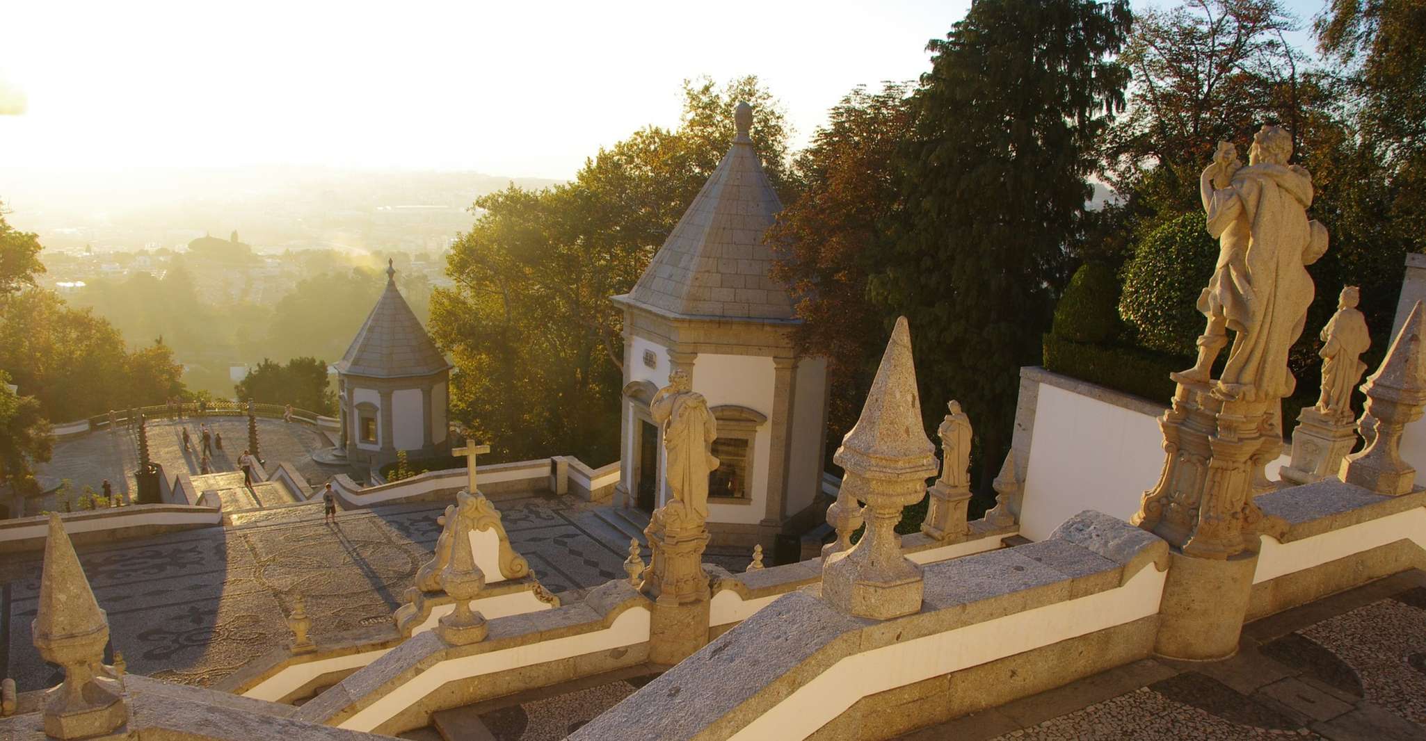 Porto: Guimarães & Braga Tour with Entry Tickets and Lunch