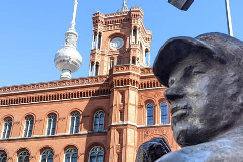 Berlin: City Center Self-guided Fun Facts Tour