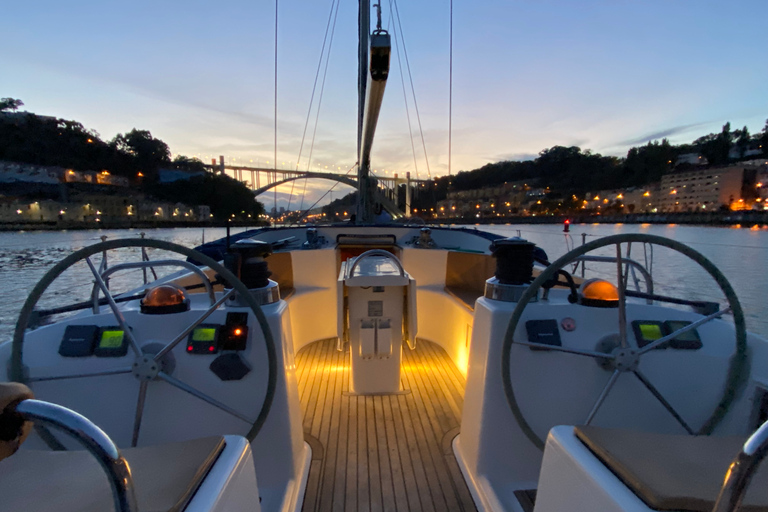 Passeio de barco pelo rio Douro com vinho e lanches incluídosDurante o dia