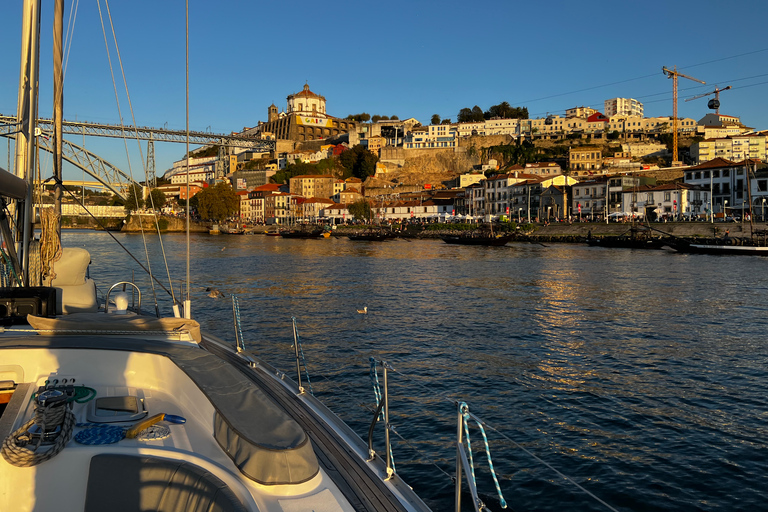 Passeio de barco pelo rio Douro com vinho e lanches incluídosDurante o dia