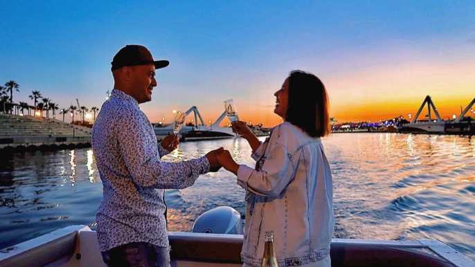 Valencia: VIP Sunset Catamaran Cruise with 1 Drink