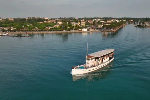 Peschiera: Passeio de barco à tarde para Sirmione com parada para nadar