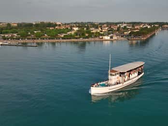 Peschiera: Afternoon Boat Trip to Sirmione with Swim Stop