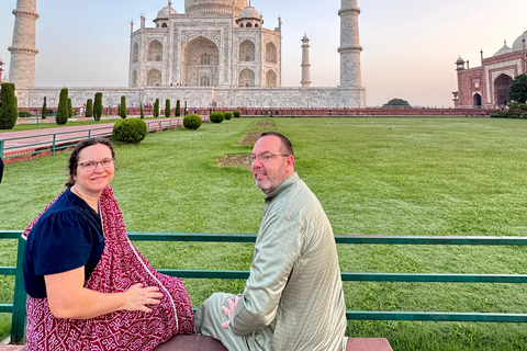 Delhi : excursion de 5 jours dans le Triangle d&#039;Or avec un guide germanophoneExcursion de 5 jours avec hébergement dans des hôtels 4 étoiles