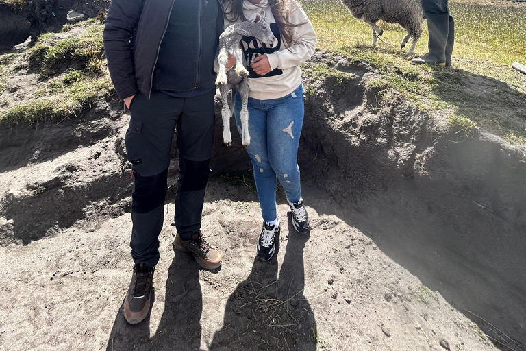 Quito: Cotopaxi & Quilotoa 2-Day Tour with Accommodation