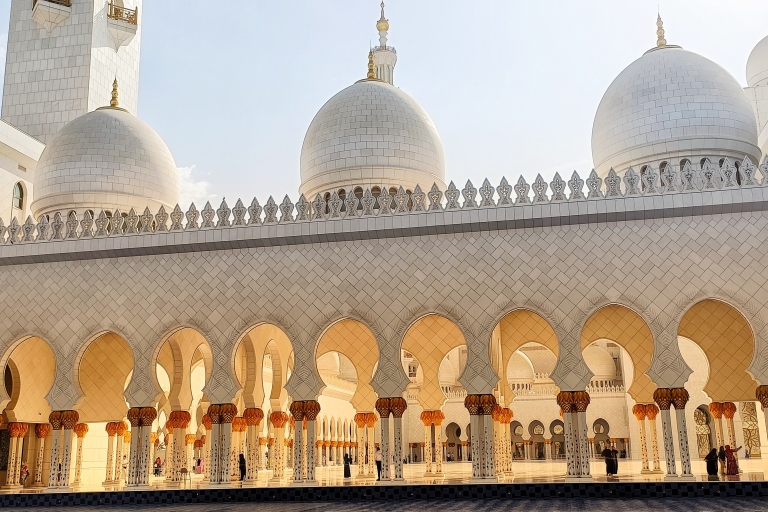Z Dubaju: Abu Dhabi Tour Pałac Królewski i Etihad TowersWspólna wycieczka grupowa w języku hiszpańskim
