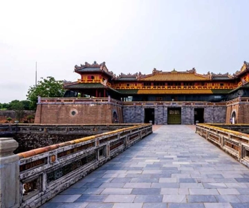 Da Nang: Imperial City of Hue Day Trip with Lunch and Ticket