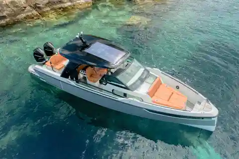 Adamantas: Passeio de um dia em lancha rápida com snorkel, refeições e open bar