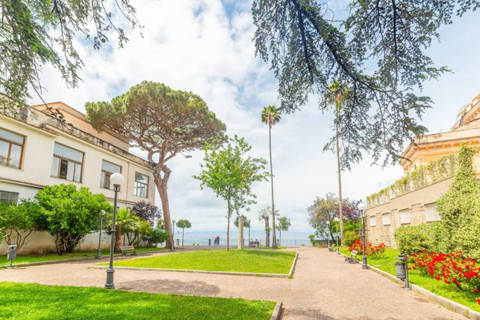 Sorrento: Tour guidato a piedi e degustazione di limoncello