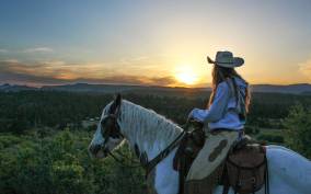 Orderville: Checkerboard Mesa Guided Sunset Horseback Ride