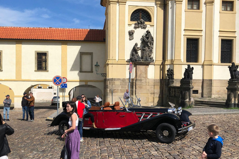 Les rues de Prague en décapotable vintage, visite du château de PraguePrague : Visite de la vieille ville et du château de Prague