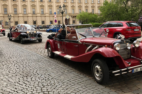 Ulice Pragi w zabytkowym kabriolecie, wycieczka po Zamku PraskimPraga: zwiedzanie Starego Miasta i Zamku Praskiego